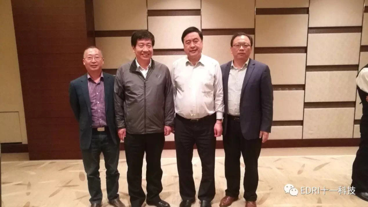 3-趙振元同志與劉濟東、樊后檐、王明云同志親切合影.jpg